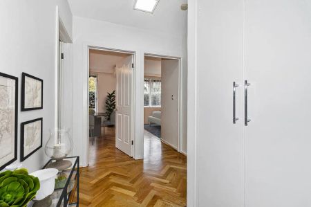 “Modern Ground Floor Apartment – Walk to EVERYTHING” - Photo 2