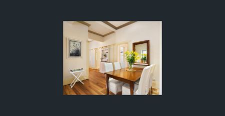 Charming 1930's Californian Bungalow - Photo 2