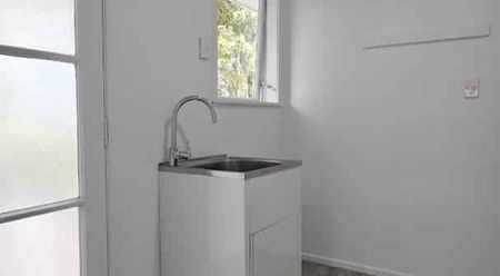 RENOVATED BEAUTY IN SUNNYNOOK - Photo 4