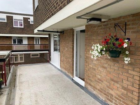 3 bedroom flat to rent - Photo 5