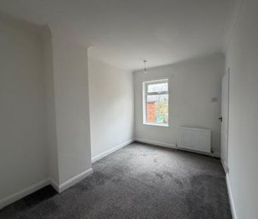 3 bedroom Terraced House To Let - Photo 4