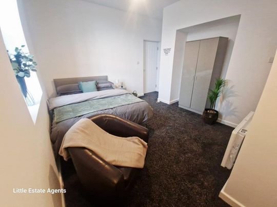 1 bedroom in a house share to rent - Photo 1