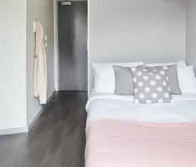 Premium En-suite - Photo 5
