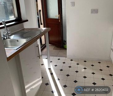 3 bedroom terraced house to rent - Photo 2