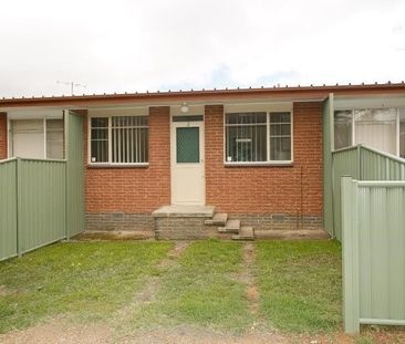 2/9 Charles Street, Queanbeyan - Photo 1