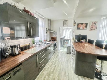 3 bedroom semi-detached house to rent - Photo 3