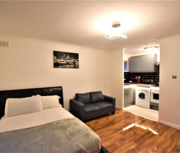 Studio to rent - Photo 2