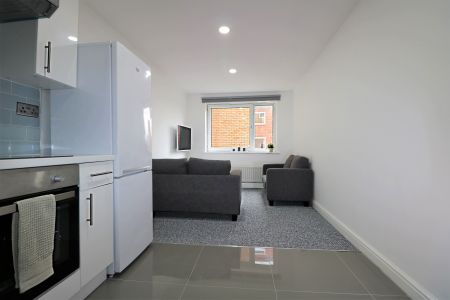 2 Bedroom Apartment - Photo 2