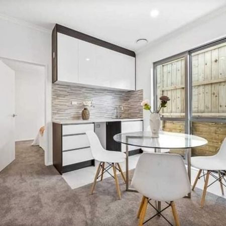 Stunning 2 Bedroom Granny in Flat Bush - Photo 5