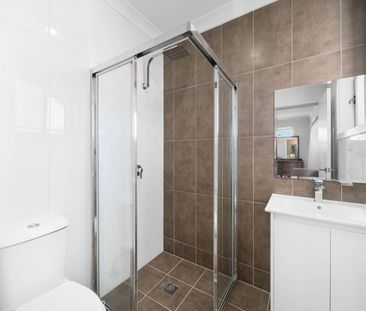 Spacious Family Home with Pool in Prime Liverpool Location - Photo 3