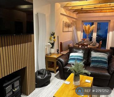 4 bedroom semi-detached house to rent - Photo 1