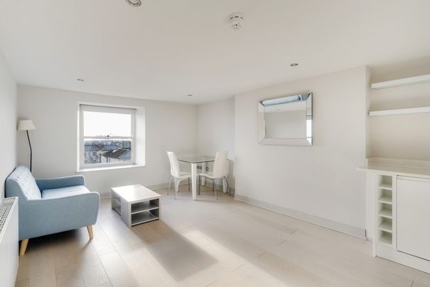 2 Bed Flat - Photo 1