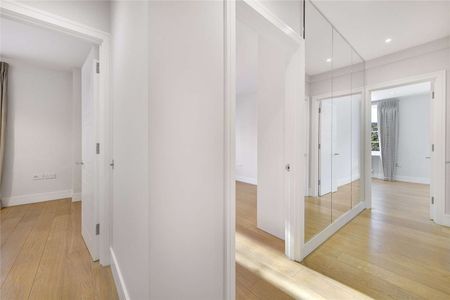 Well presented two bedroom apartment located close to Sloane Square - Photo 3