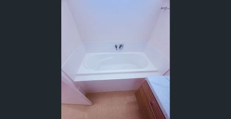 Modern & Stylish Townhouse in Prime Hectorville Location - Photo 4