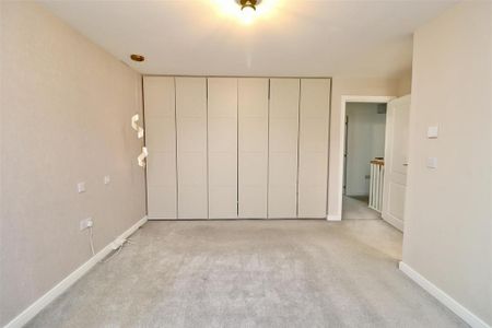 4 bedroom detached house to rent - Photo 5