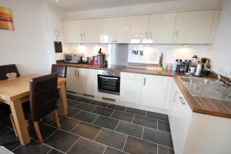 Guildford Road, Woking, Surrey, GU22 - Photo 2