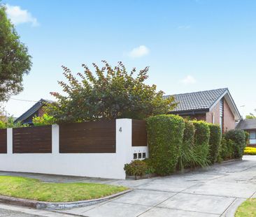 THREE BEDROOM FAMILY HOME - Photo 5