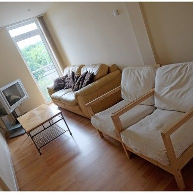 Modern 5 Bed Apartment with Free Internet - Photo 1