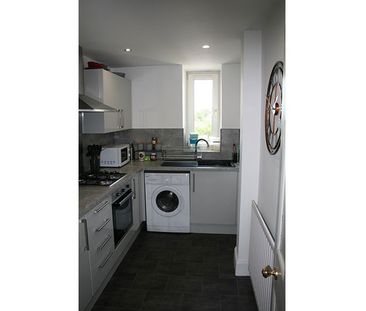 VERY WELL PRESENTED 2 BED FLAT – ABBOTSFORD STREET , DUNDEE - Photo 3