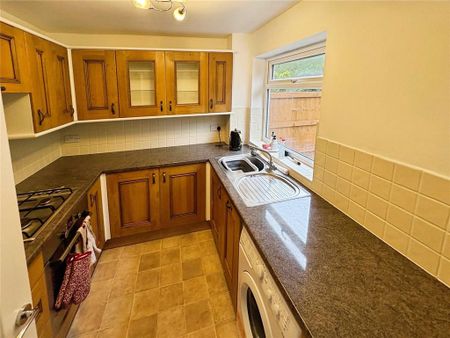 3 bedroom semi-detached house to rent - Photo 4