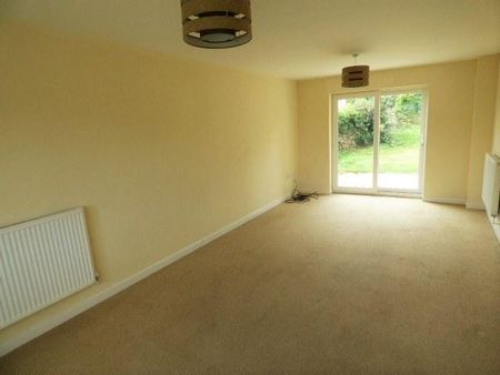 4 bedroom detached house to rent - Photo 2