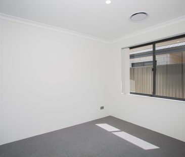 Modern 4-Bedroom House for Rent in the Dayton Suburb - Photo 1