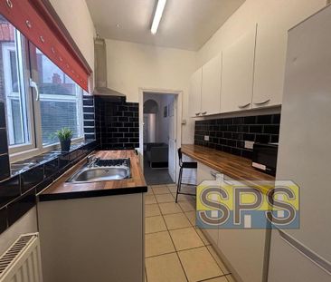 4 bedroom terraced house to rent - Photo 6