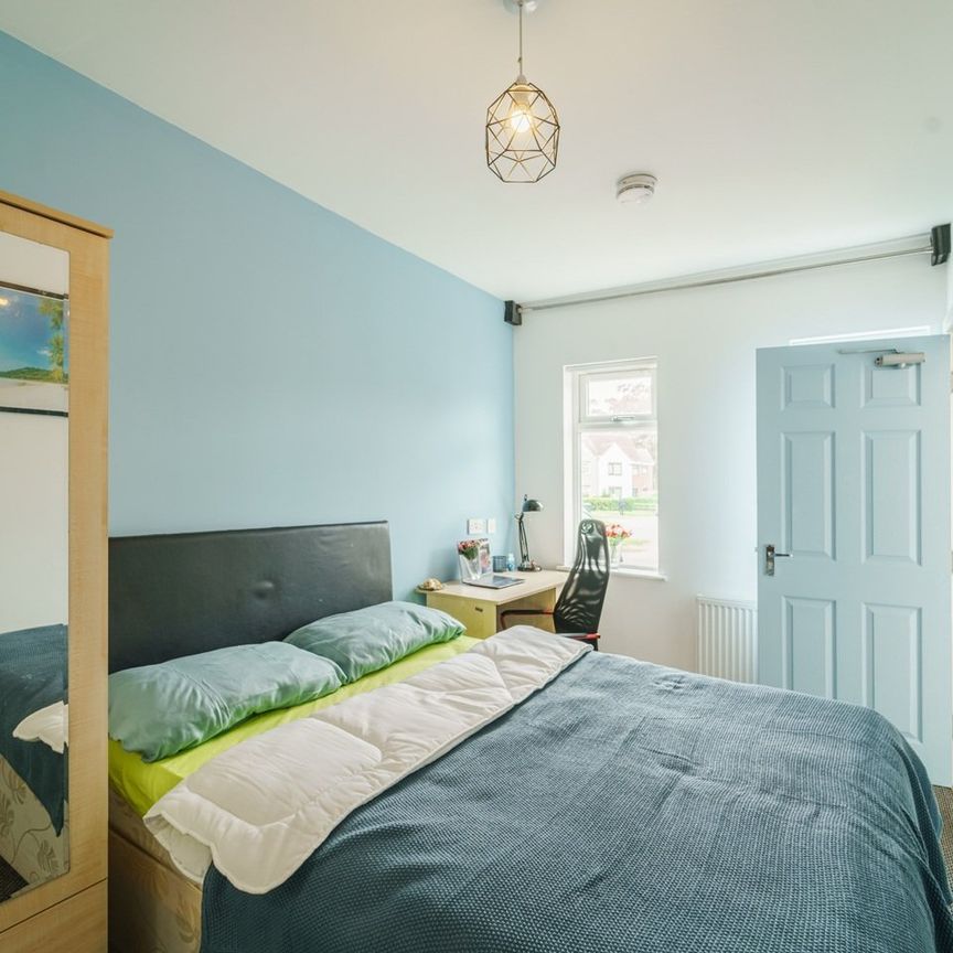 Room in a Shared House, Charter Avenue, CV4 - Photo 1