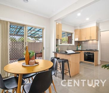 Stylish 3-Bedroom Townhouse in Noble Park - Photo 3