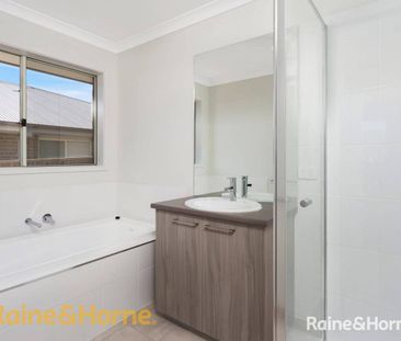 FAMILY HOME IN BOOROOMA - Photo 4