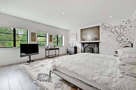 Short Let minimum three months: All bills included. Modern home with riverside setting and landscaped gardens - Photo 5