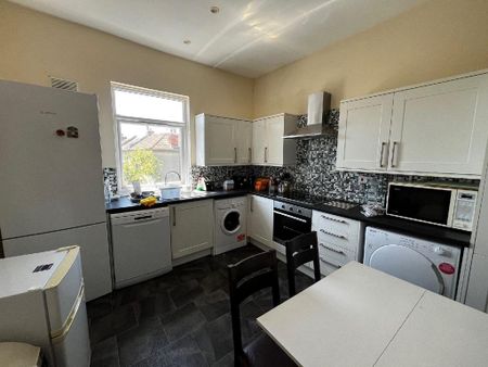 5 bedroom maisonette to rent - Photo 4