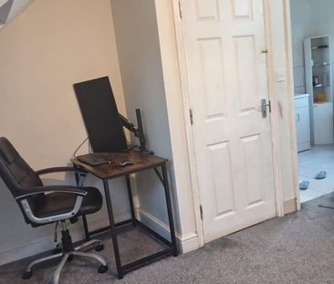 Room in a Shared House, Victoria Road, IG11 - Photo 4