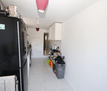 1 bedroom Flat to let - Photo 4