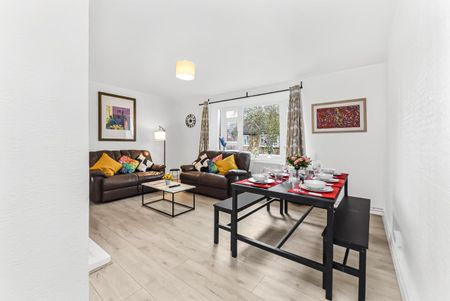 3 Bed Flat, Lincoln Court, SW18 - Photo 2
