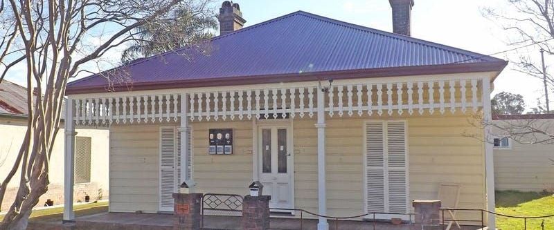 Cafe Lifestyle - Walk to Town + Water Usage Included! - Photo 1