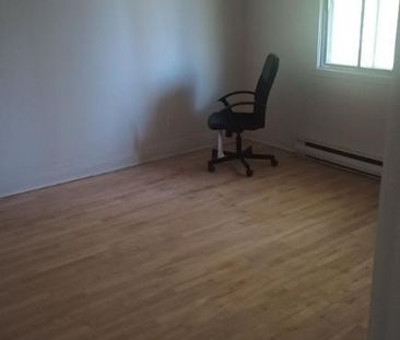 5 1/2 semi-meublé rénové à louer - Photo 1