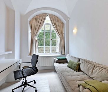 Welcome to this impeccably finished duplex apartment, where every d... - Photo 2