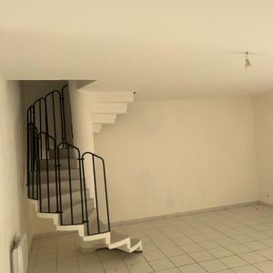 Location Appartement 4 pièces 83m² LE LUC 83340 - Photo 2