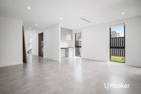 “Stunning Brand New 5 Bedroom Home” - Photo 2
