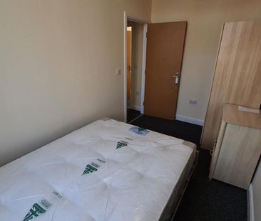 4 bedroom townhouse to rent - Photo 6