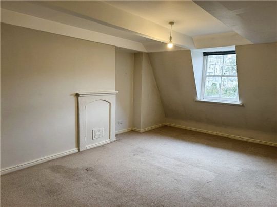 A bright and airy, top floor, one bedroom flat, on George Street in central Bath. - Photo 1
