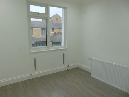 4 bedroom terraced house to rent - Photo 3