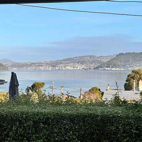 Home with Stunning City, Harbour, and Rural Views - Photo 1