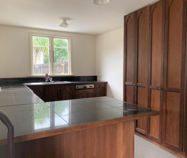 Warm 2 Bedroom + Office Home with extra Rumpus/Hobby Space - Photo 4