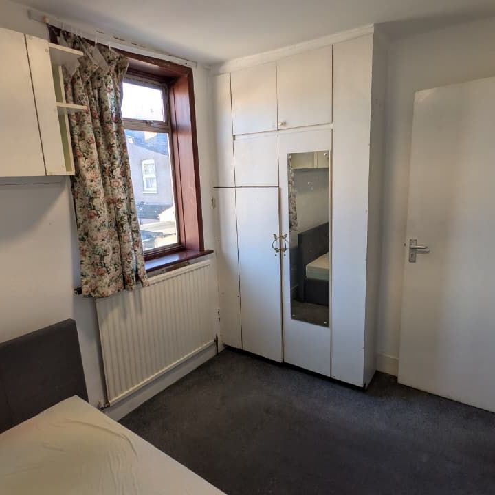 Room in a Shared House, Shrewsbury Road, E7 - Photo 1