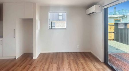 LINWOOD - BRAND NEW TWO BEDROOM, TWO BATHROOM TOWNHOUSE WITH OFF STREET PARKING - Photo 4