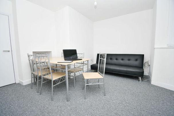 Room , Cartmel Road - Photo 1