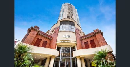 VIBRANT URBAN RETREAT IN THE HEART OF THE CITY - Photo 4