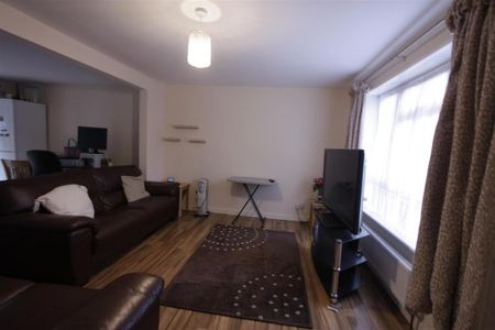 1 bedroom in a house share to rent - Photo 4